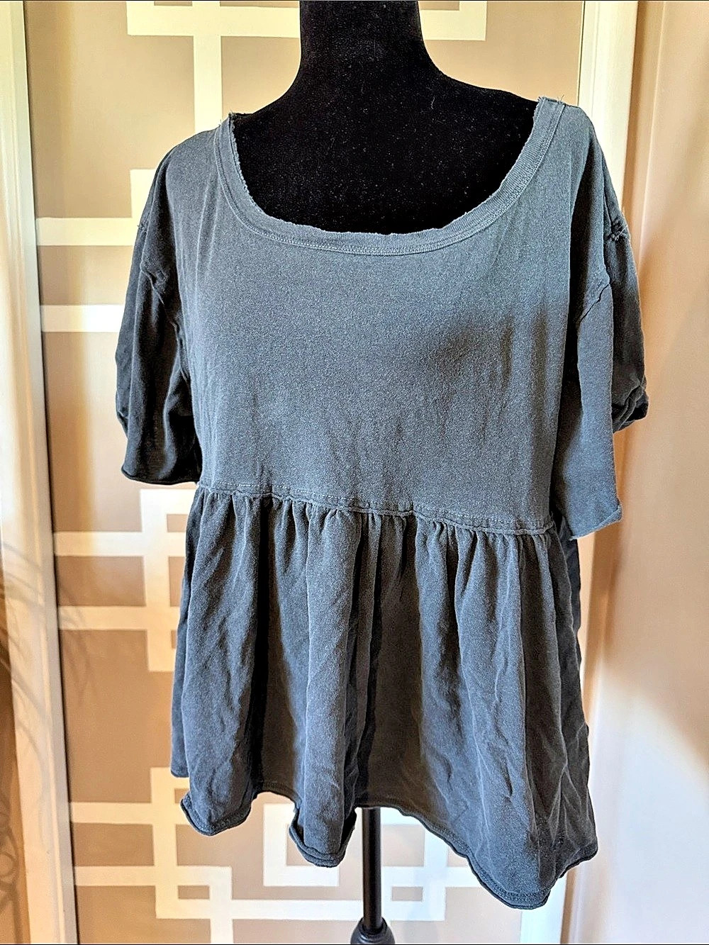 We The Free Women's Odyssey Smock Babydoll Tee, Sz S Charcoal Grey